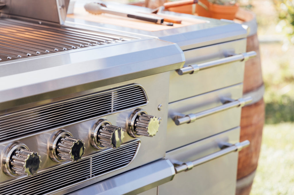 With the charisma of vintage hot rods, the Muscle Grill stands a champion