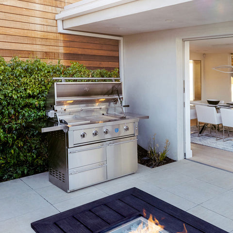 The Estate Grill can be purchased freestanding or built-in model