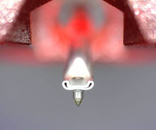 Ortofon 2M Red closeup