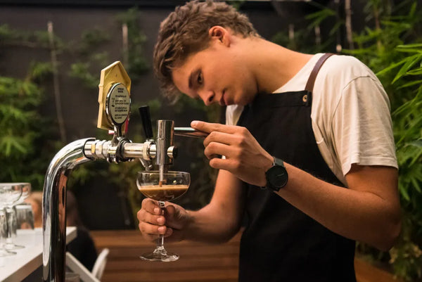 Cocteles dispensados por grifo