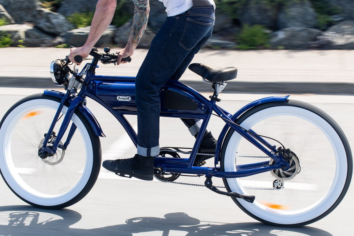 Rider on Michael Blast Greaser eBike with correctly adjusted chain