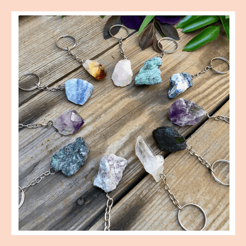 12-reflexivas-ideas-de-regalo-para-personas-espirituales-Magic-Crystals-Gemstone-Keychains-Collection