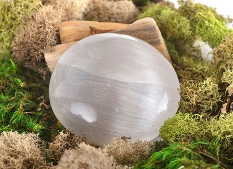 Shop for beautiful Natural Raw Selenite jewelry. Learn about Selenite meaning, healing properties and everything us. Selenite sticks, Selenite bowls, Selenite spheres, Raw Selenite crystal Jewelry at Magiccrystals.com . Magic Crystals have an excellent choice for women. available with FREE SHIPPING