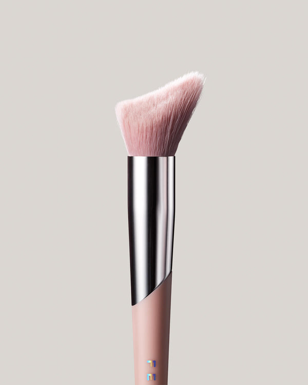 | Highlight Beauty Fenty Cheek-Hugging Brush