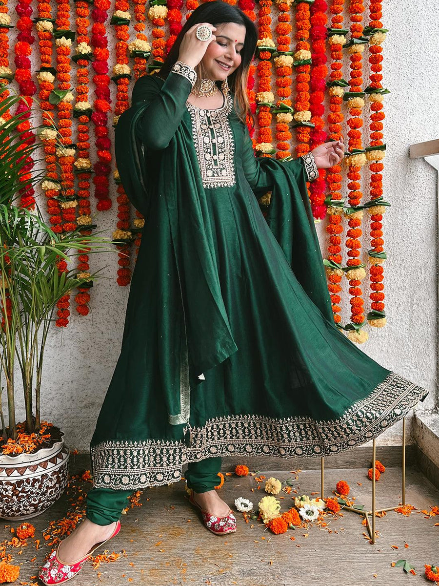 Hariyali Teej Dress Ideas : हरियाली तीज पर परफेक्ट लुक के लिए ट्राई करें ये  ड्रेसेज | Hariyali Teej 2021 know the latest fashion and style on teej  celebration | TV9 Bharatvarsh