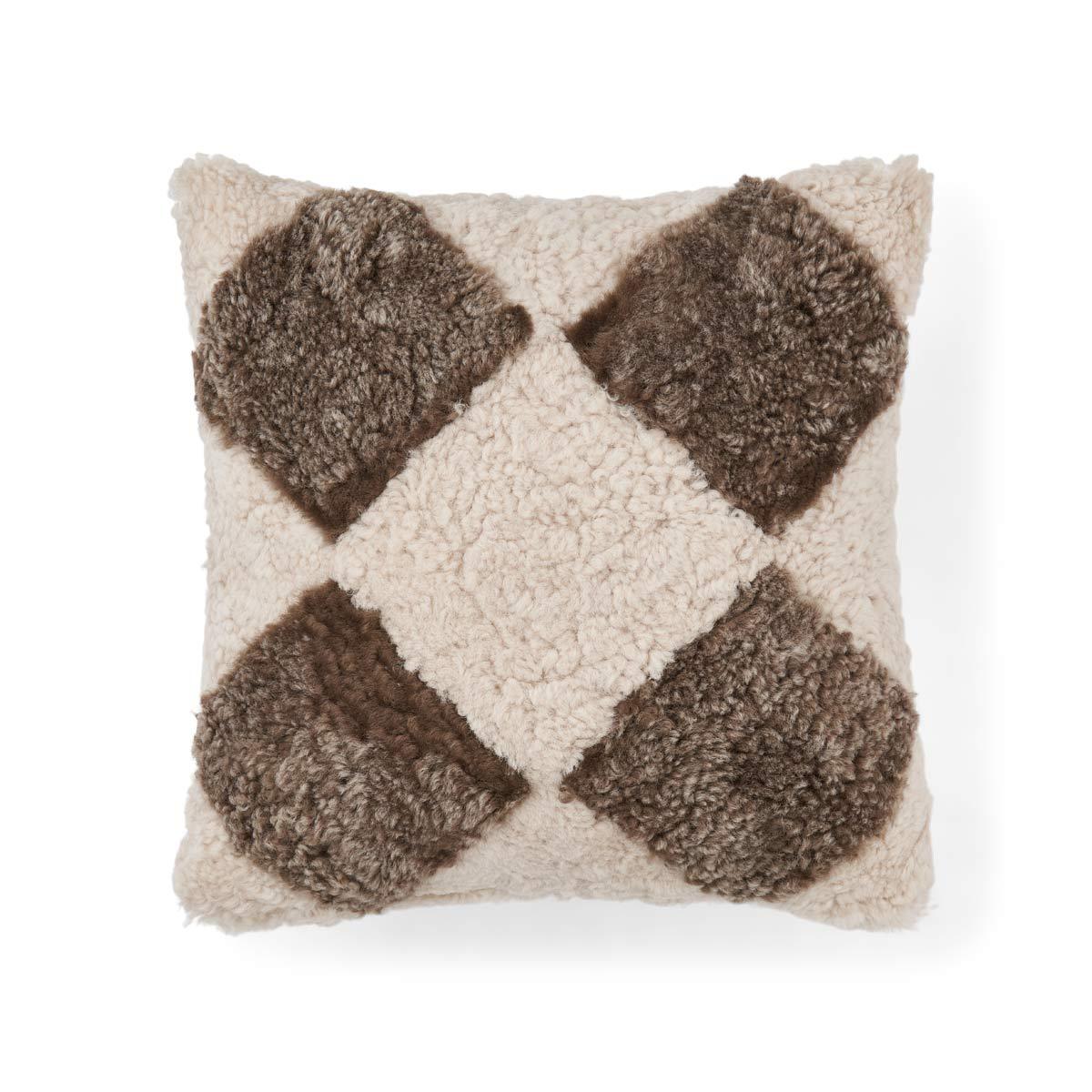 Billede af PATTERN COLLECTION | Chequered Cushion | New Zealand | 40x40 cm