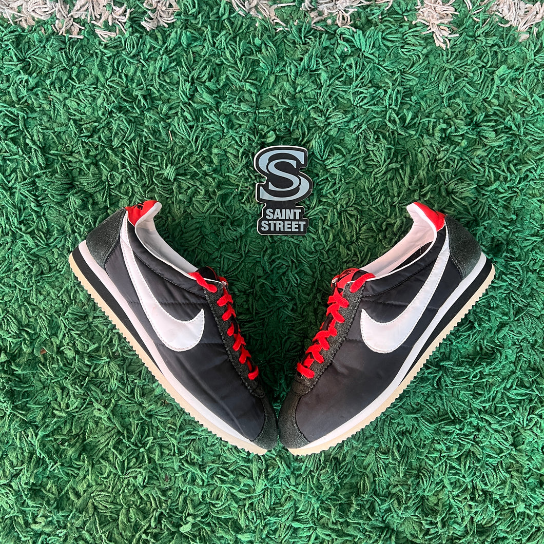 Asombro Activamente derivación Nike Cortez 'Black/Red' (Online Only) – SaintStreetSneakers