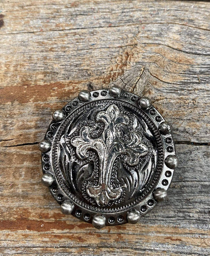 Silver Staples Saddle Concho Set (6 Conchos) – Leanin' Pole Arena