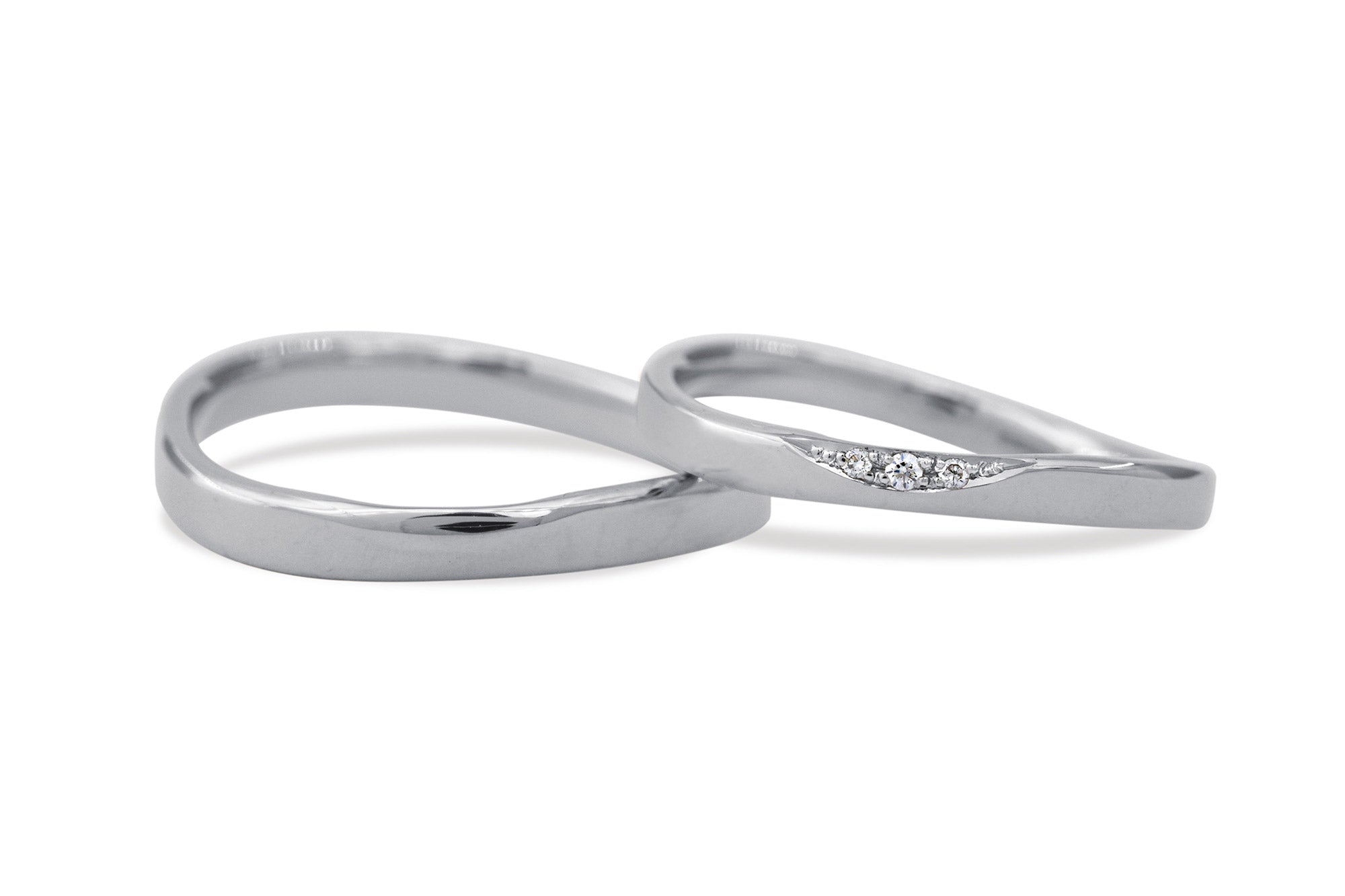 Wave type wedding ring