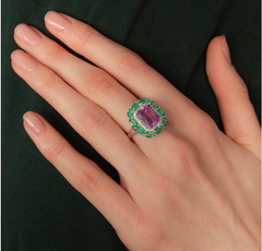 WITGOUDEN AMETHIST EMERALD RING