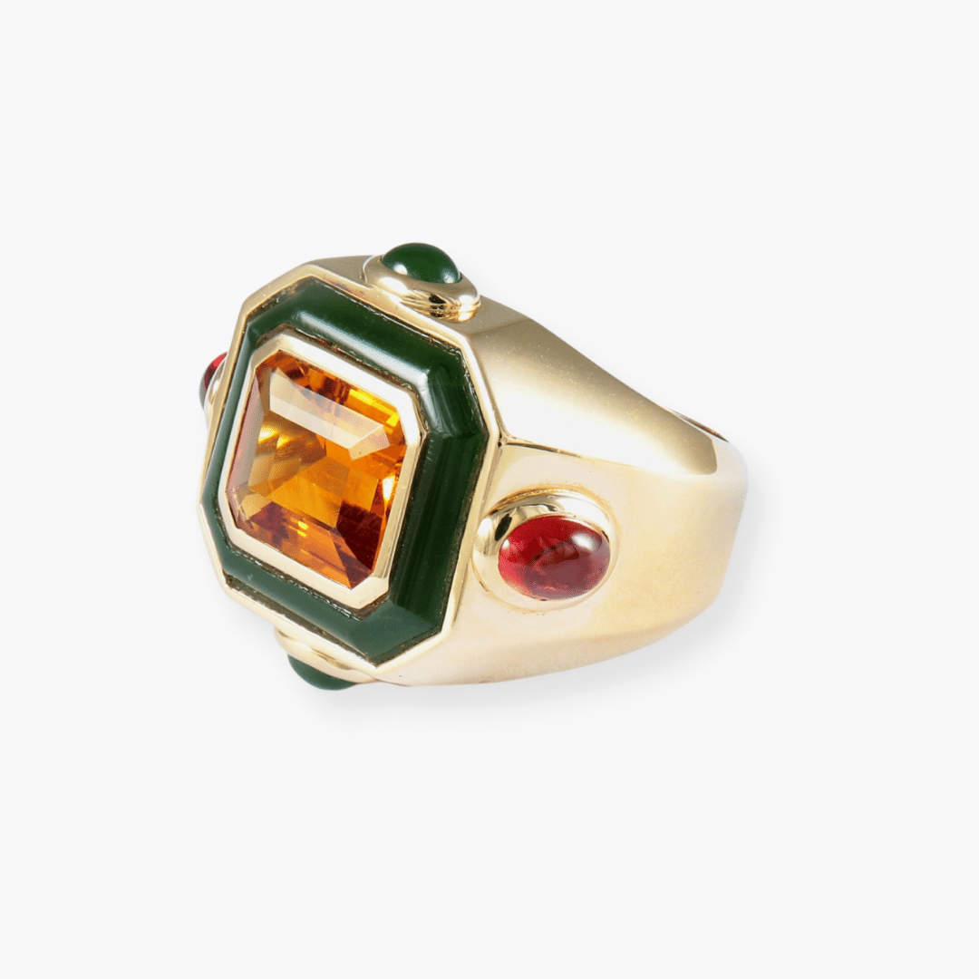 CHANEL- BAGUE CHEVALIÈRE CITRINES, JADE ET OR JAUNE