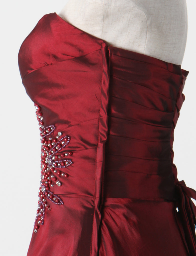 TWEED DRESS(ツイードドレス)のレッドブラックロングドレス・タフタ｜TH1432-RBKのトルソー上半身側面画像です。