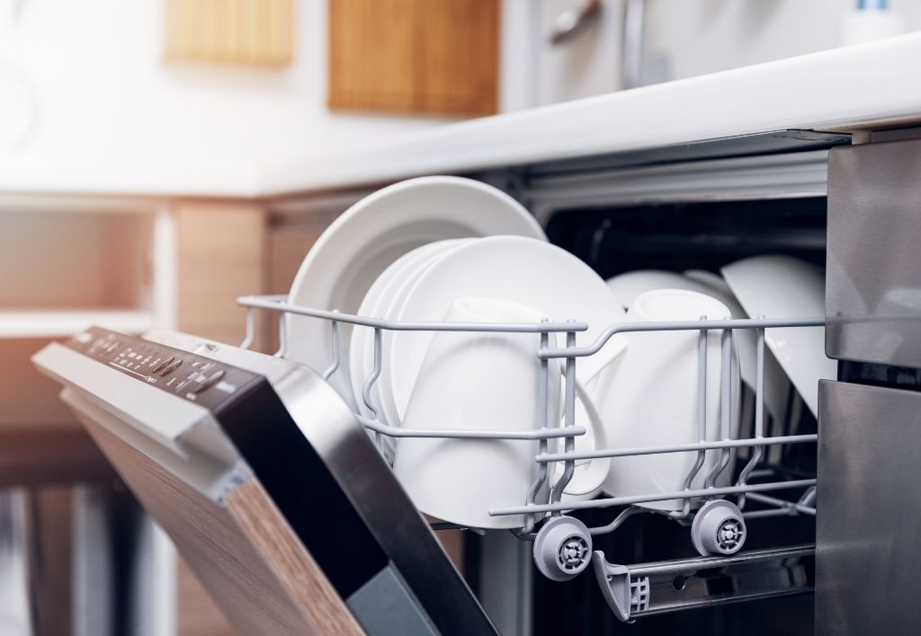 Comment nettoyer le lave-vaisselle ? – la marque en moins