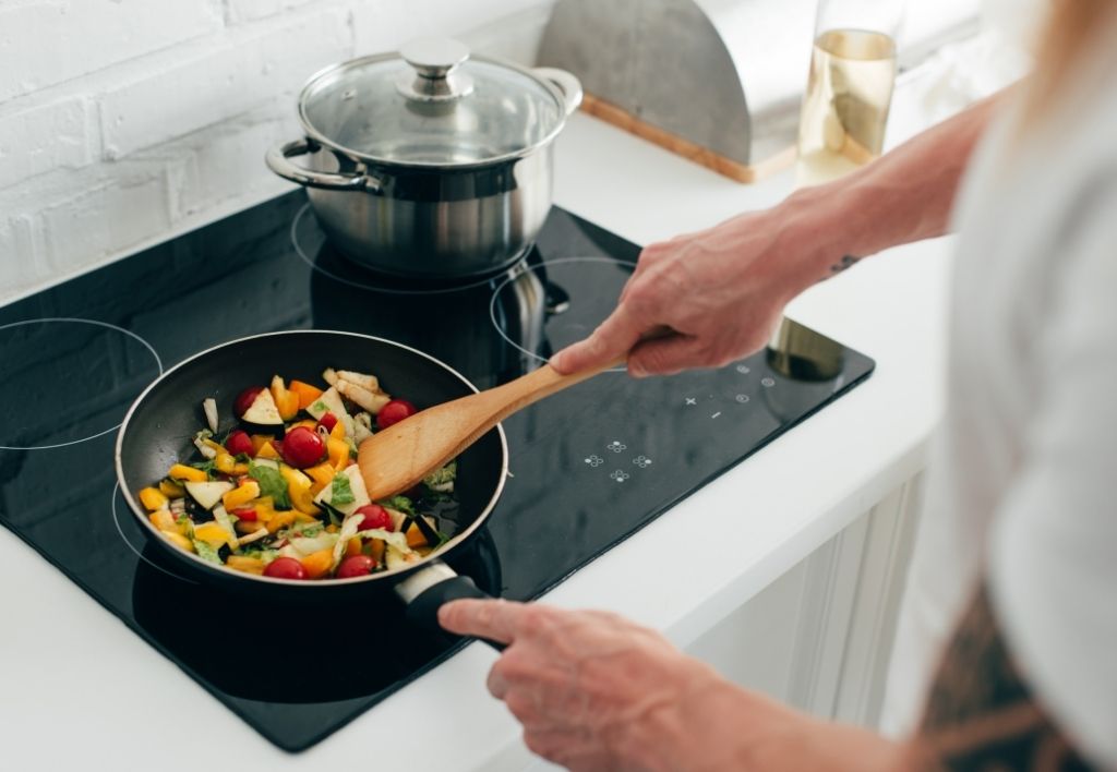 Comment nettoyer sa plaque de cuisson ? – la marque en moins