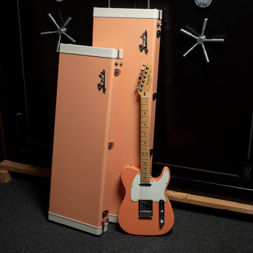 01.12.23 - Fender Classic Series Hardshell Case Pacific Peach-2.jpg__PID:7632daa6-e7fc-445e-9f60-990de167d17c