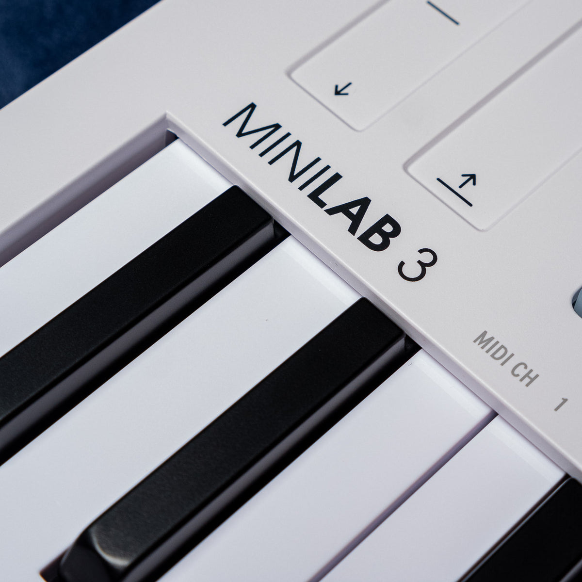 04.12.2023 Arturia MiniLAB 3 MIDI Keyboard & Pad Controller 231501-2.jpg__PID:940507b8-5e53-4fcd-8c3f-3ee69684b586