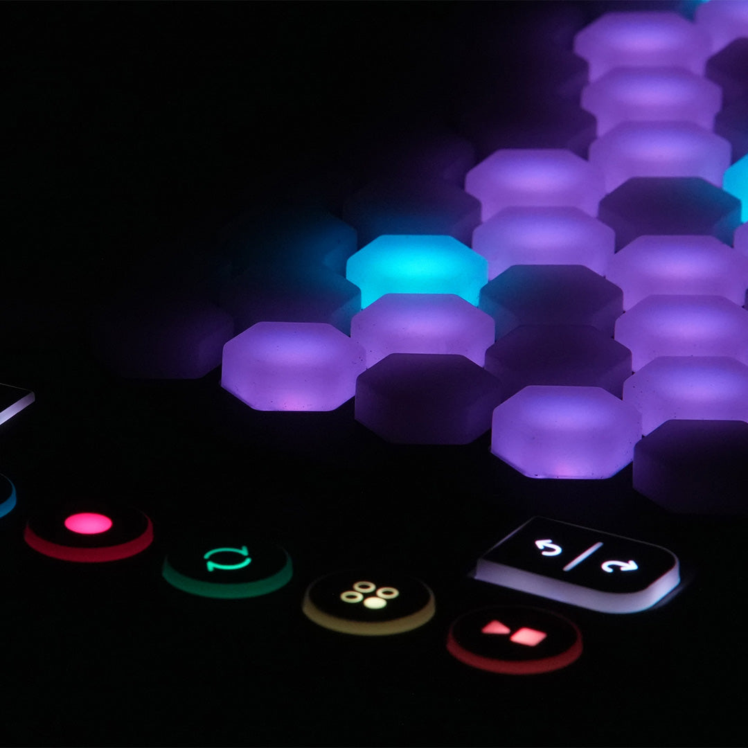 Intuitive Instruments Exquis_Dark_LED_Closeup.jpg__PID:e15b2da2-6aba-4bc3-8fe9-a04f20ddcdc5