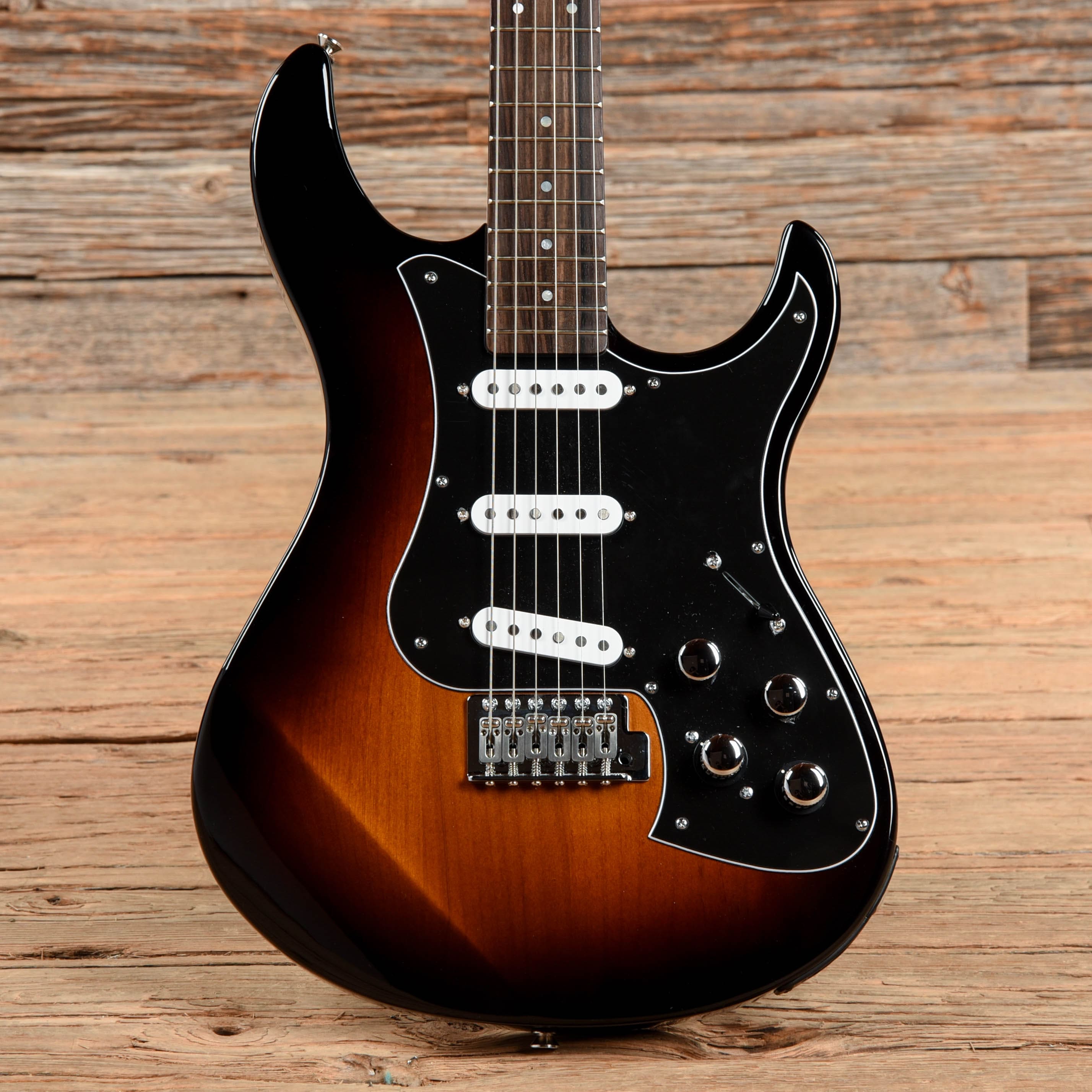 Line 6 Variax Standard Modeling Electric Guitar Sunburst 2017