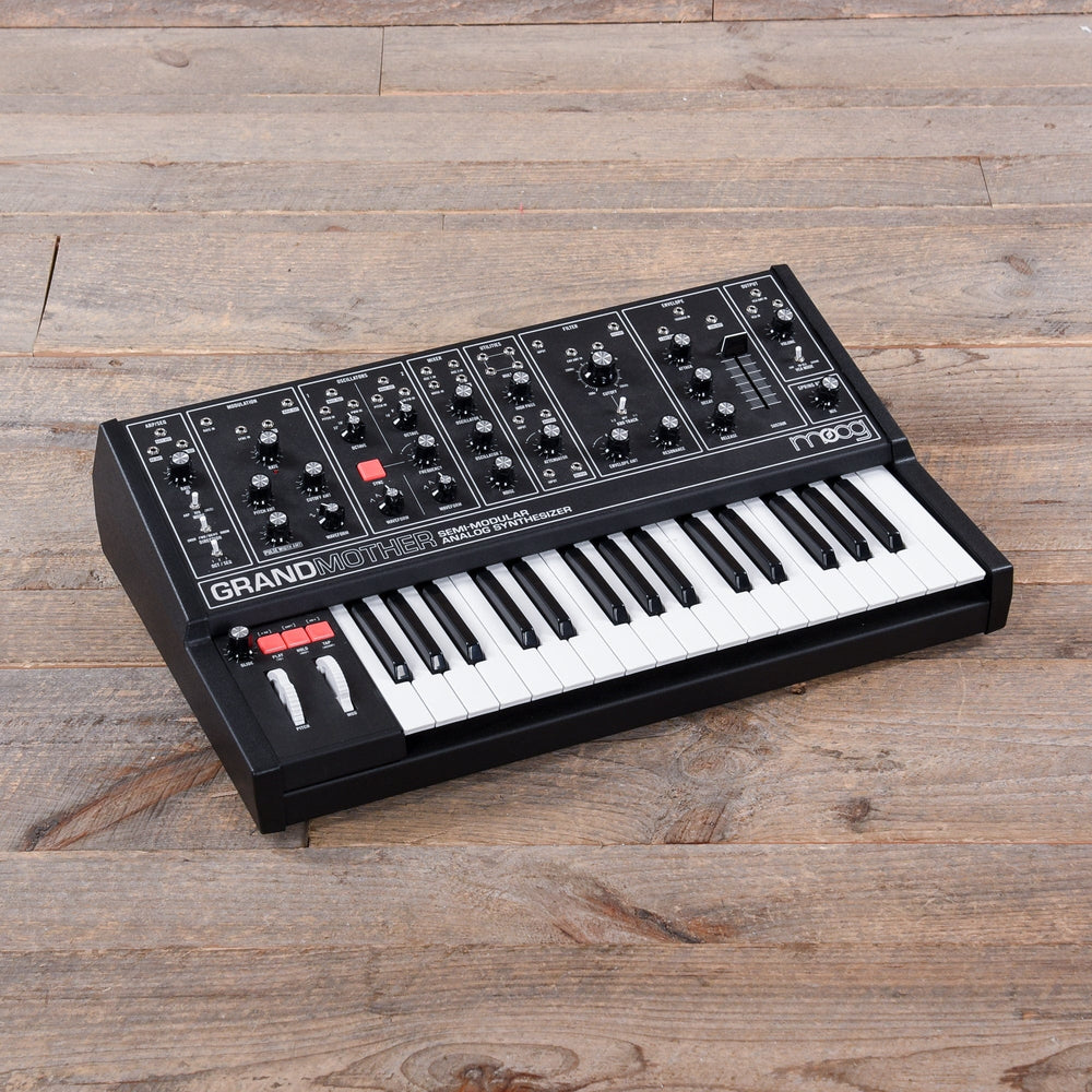 Moog Grandmother アナログシンセサイザー - 鍵盤楽器