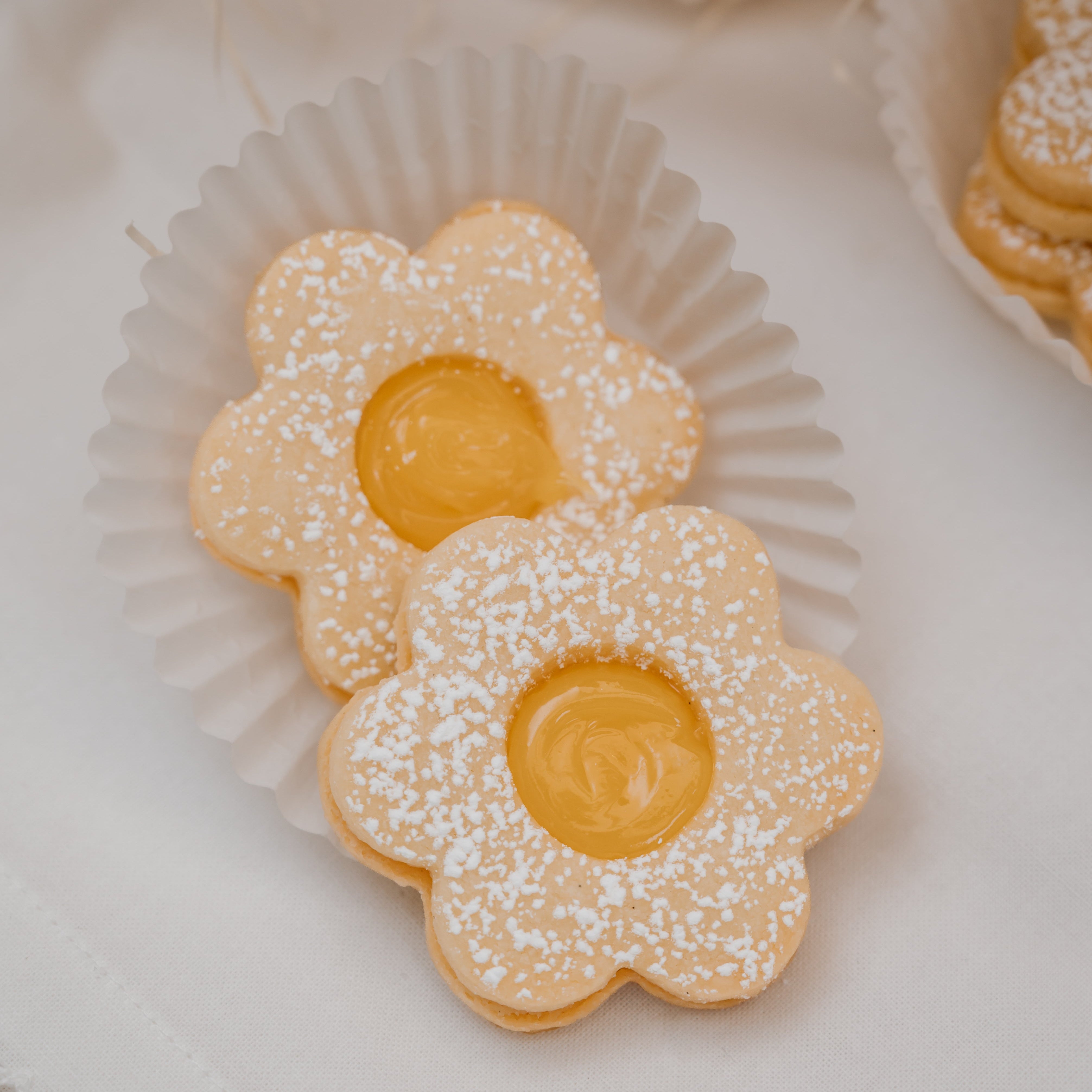 Lemon Curd Daisy Shortbread