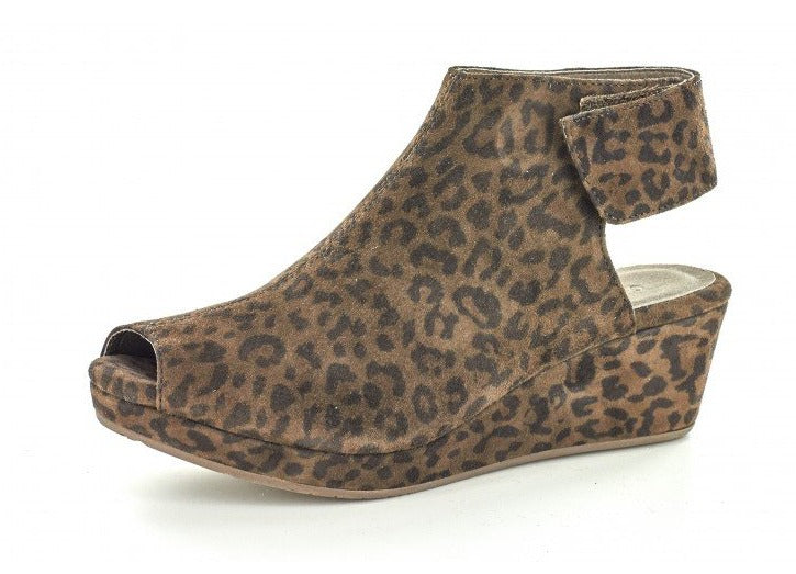 chocolat blu leopard wedge