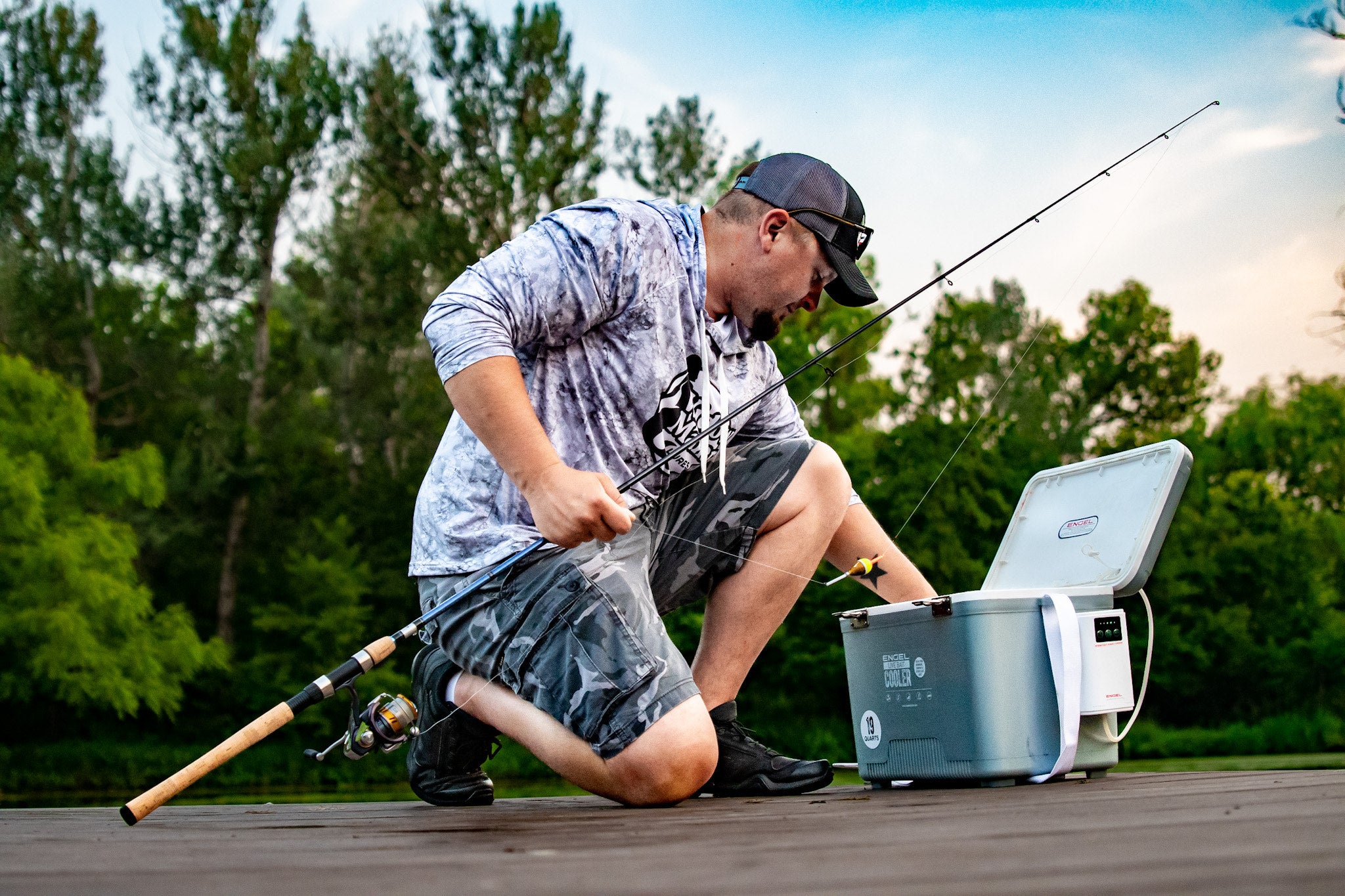 Engel Silver Live Bait Pro Cooler with Rechargeable Aerator & Stainless Hardware 19qt by Engel Coolers