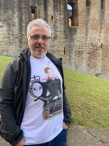 Keven Cardle touring Linlithgow Palace with Dead Queens Mary Queen of Scots T-shirt