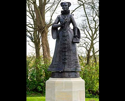 Mary Queen of Scots Statue