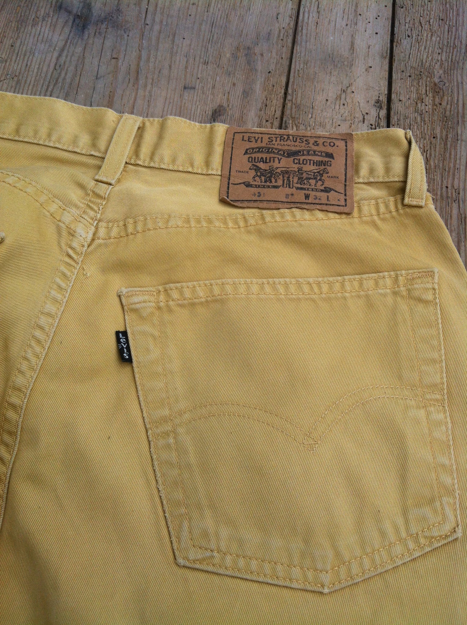 yellow levi shorts