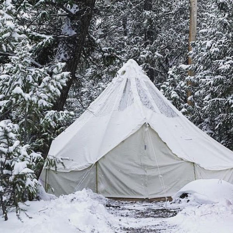 tente cloche dans la neige