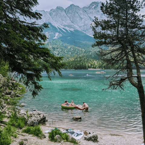 baignade et tubing sur le camping du lac