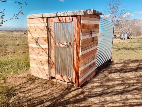 diy outhouse