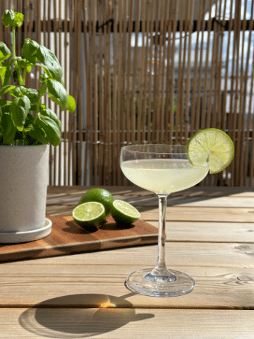 Gimlet, en syrlig och enkelt drink med gin