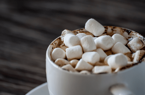 Recept på Hot Smores Chocolate - en varm drink med choklad