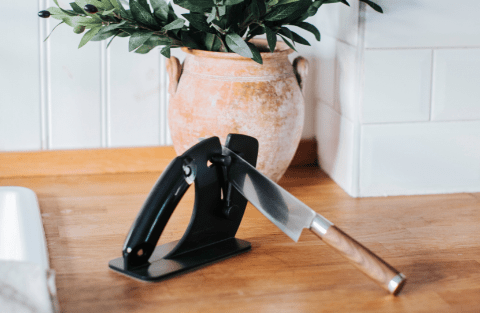 Med en effektiv knivslip håller du dina knivar vassa och redo för kulinariska äventyr