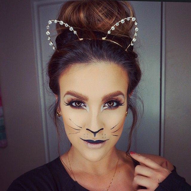 6 Quick Cat Lady Costume Ideas in Time For Halloween – Meowingtons