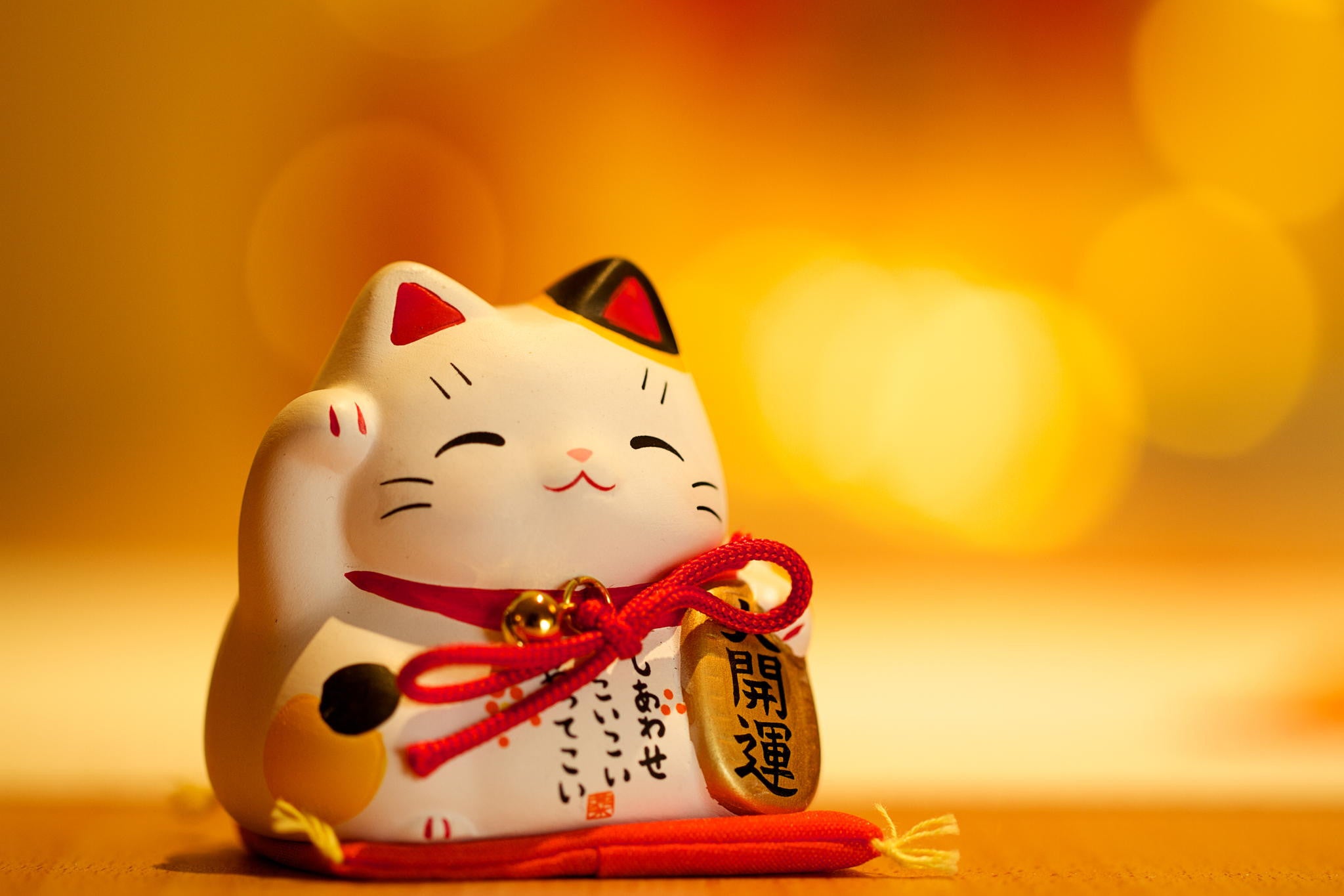 maneki neko good luck cat calico cat figurine