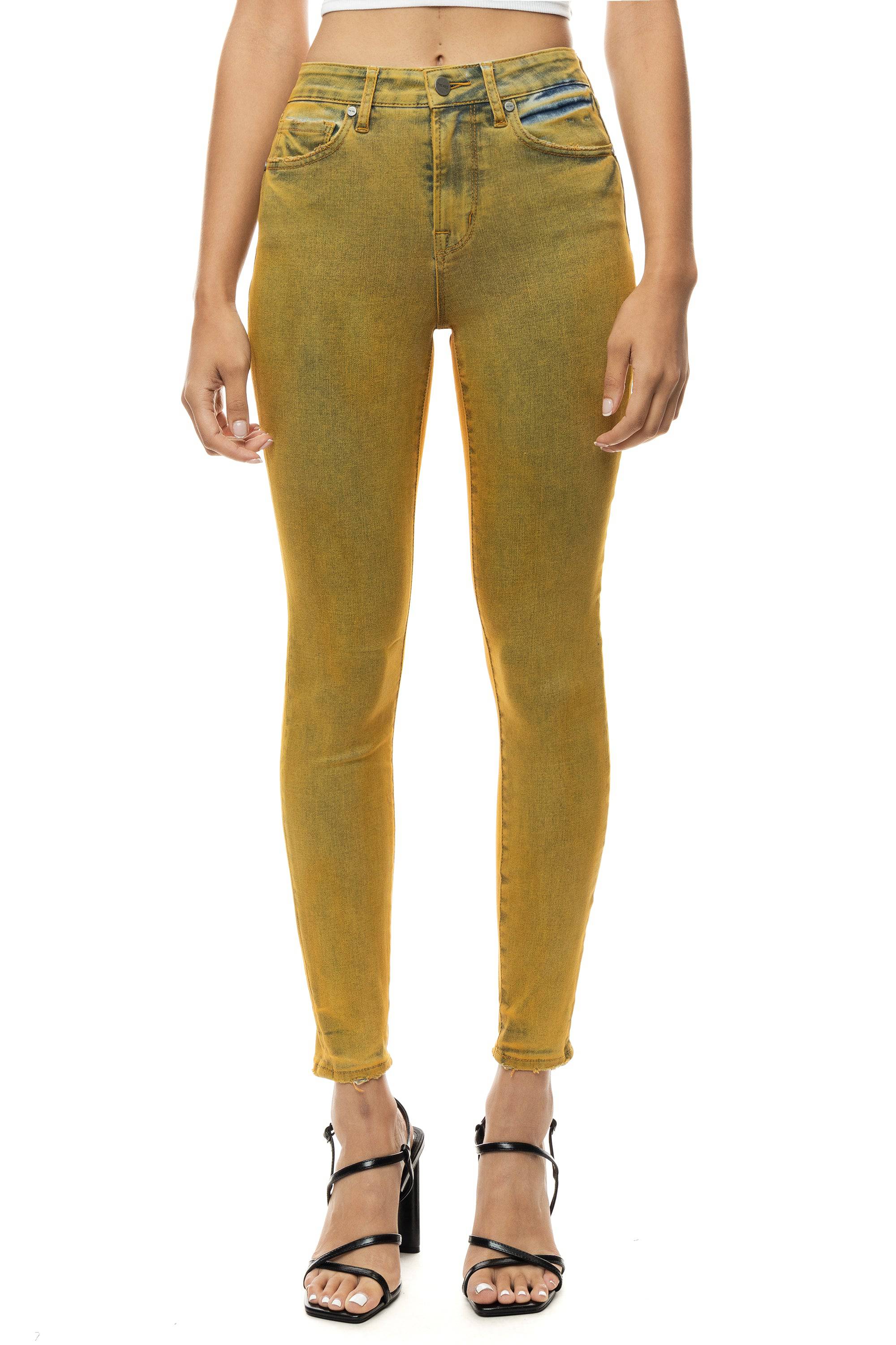 Levi´s #jeans #colores #amarillo #rosa #pantalón #dama #demi #curve  #Promoda #Outlet #estilo #casual #outfit #fashion #summer #clothes #…
