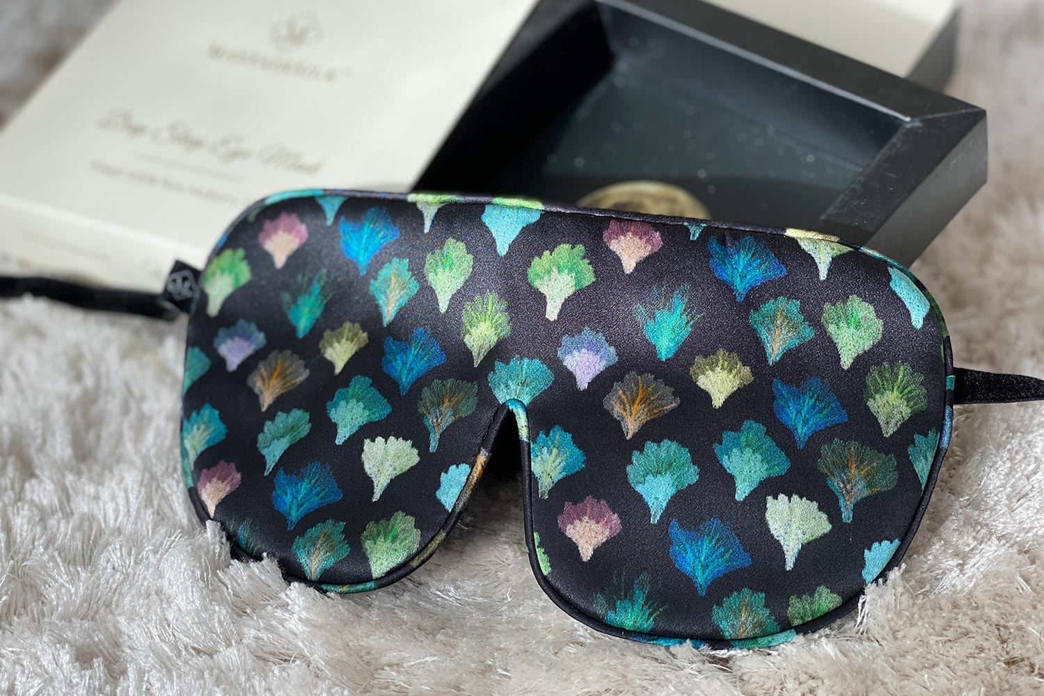 Silk sleep mask in gift box