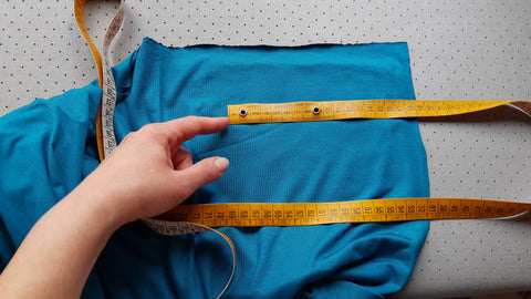 A photo showing how to perform the fabric stretch test.