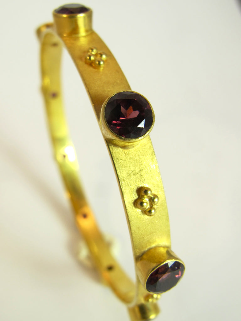 Rhodolite Garnet 22kt Gold Bangle Bracelet – Earthfire Gems Gallery