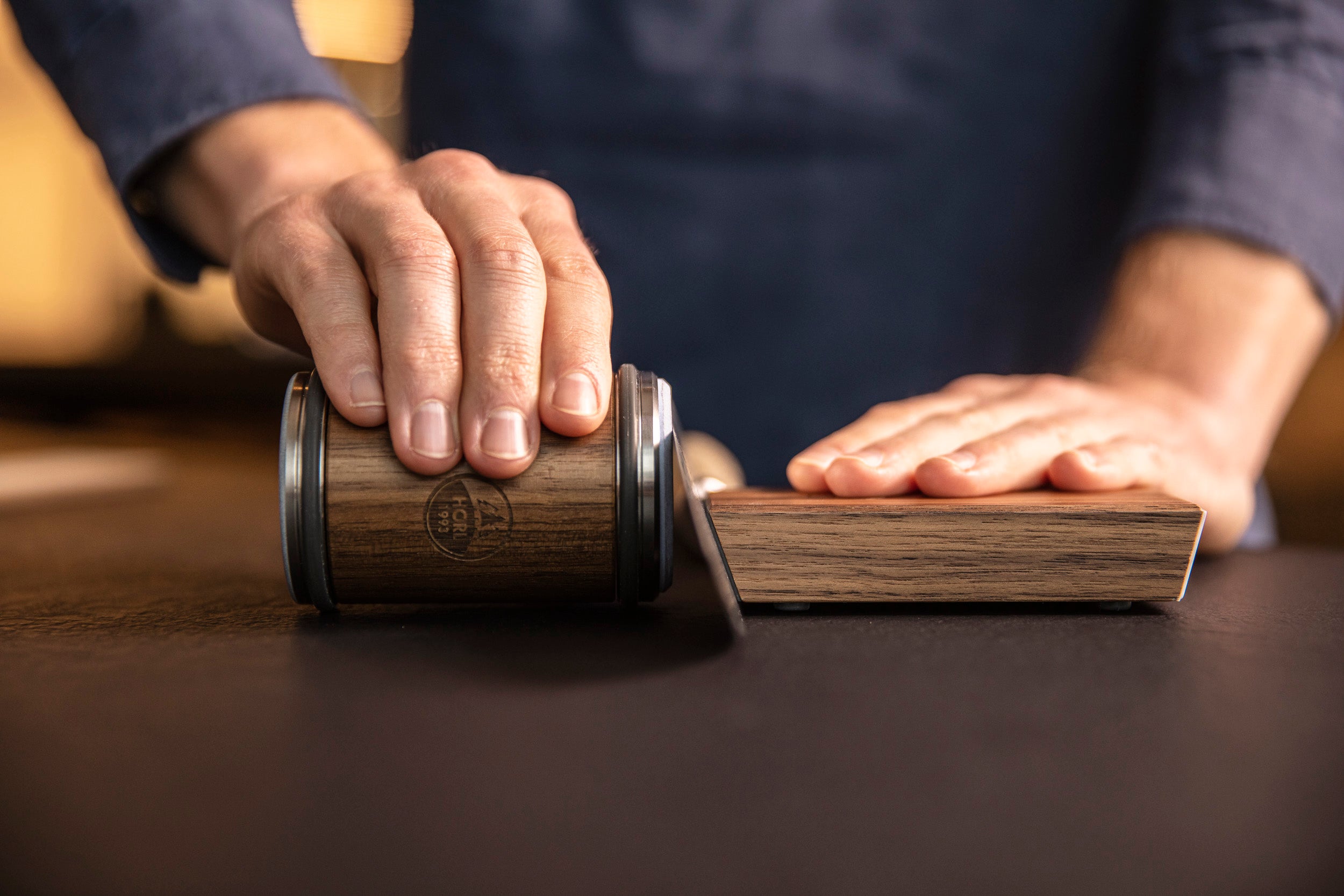 Sharpening Showdown: TUMBLER SHARPENER v.s. WHETSTONES 