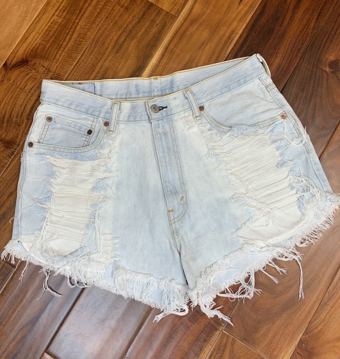 Very Light High Waisted Vintage 550 Levis Shorts Size 34 – SheFitz Retro