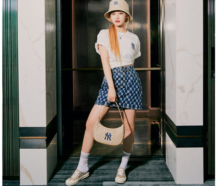 Qoo10 - 【MLB Korea】 aespa NINGNING Outfit / Monogram Bucket Hat NY Yankees  / 3 : Fashion Accessor