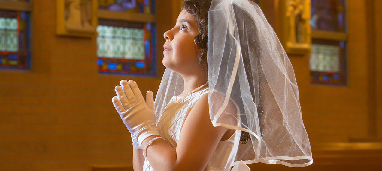 First Communion dresses, veils and accessories