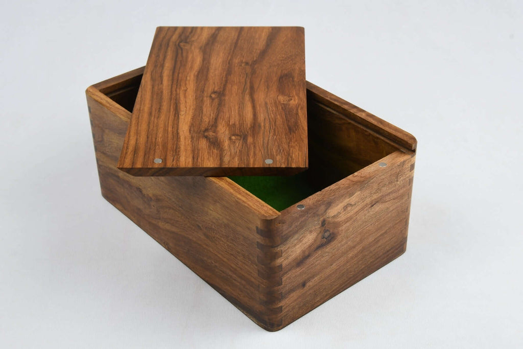 Boîte en bois de rangement pour les pièces d'échecs