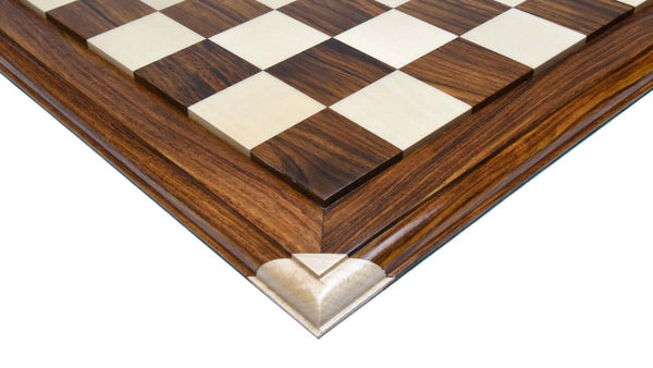 plateau d'échecs en bois de moyenne taille