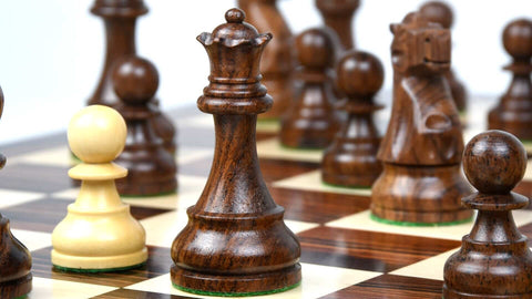 Schachfiguren aus holz Modern design