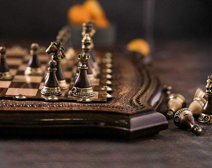 jeu d'échecs en bois de noyer