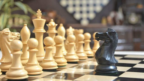 pièces d'échecs légendaire ébène